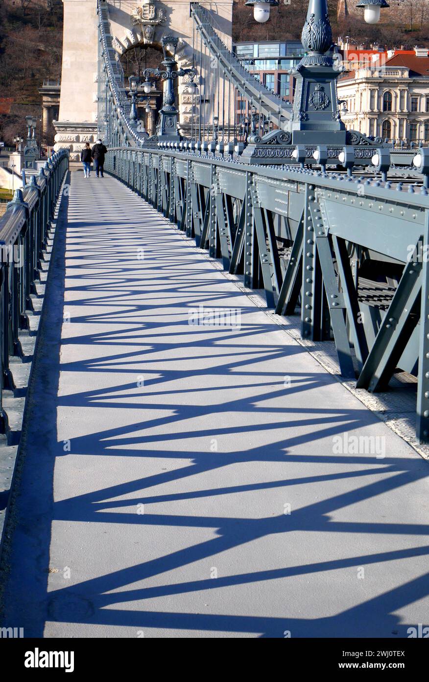 Széchenyi Chain Bridge, Szechenyi Lanchid, spanning the River Danube between Buda and Pest, Budapest, Hungary Stock Photo