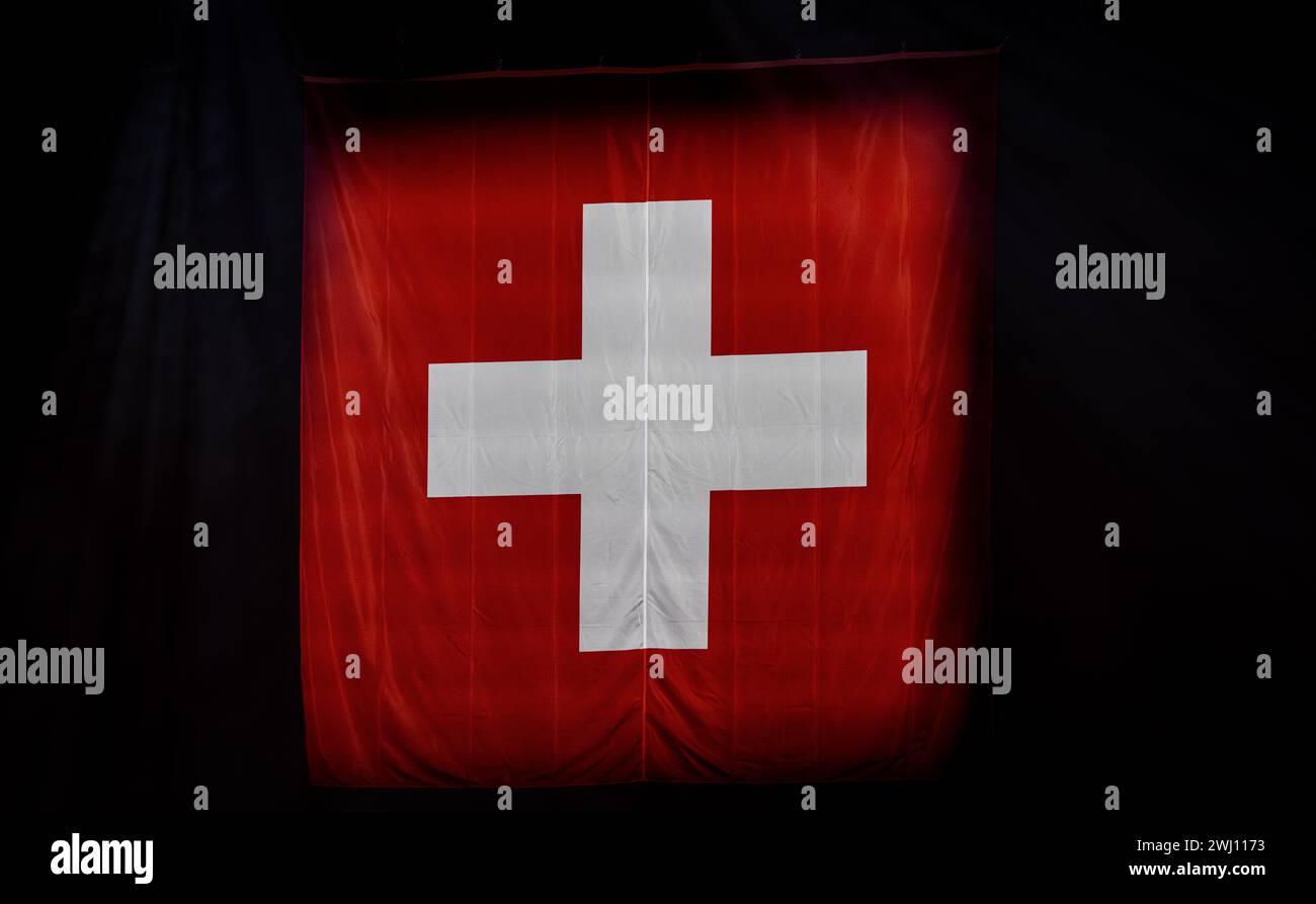 Die Schweizer Fahne darf natürlich bei der Wahlauftakt der Schweizerischen Volkspartei (SVP) in der Swiss Life Arena in Zürich nicht fehlen. (Zürich, Stock Photo