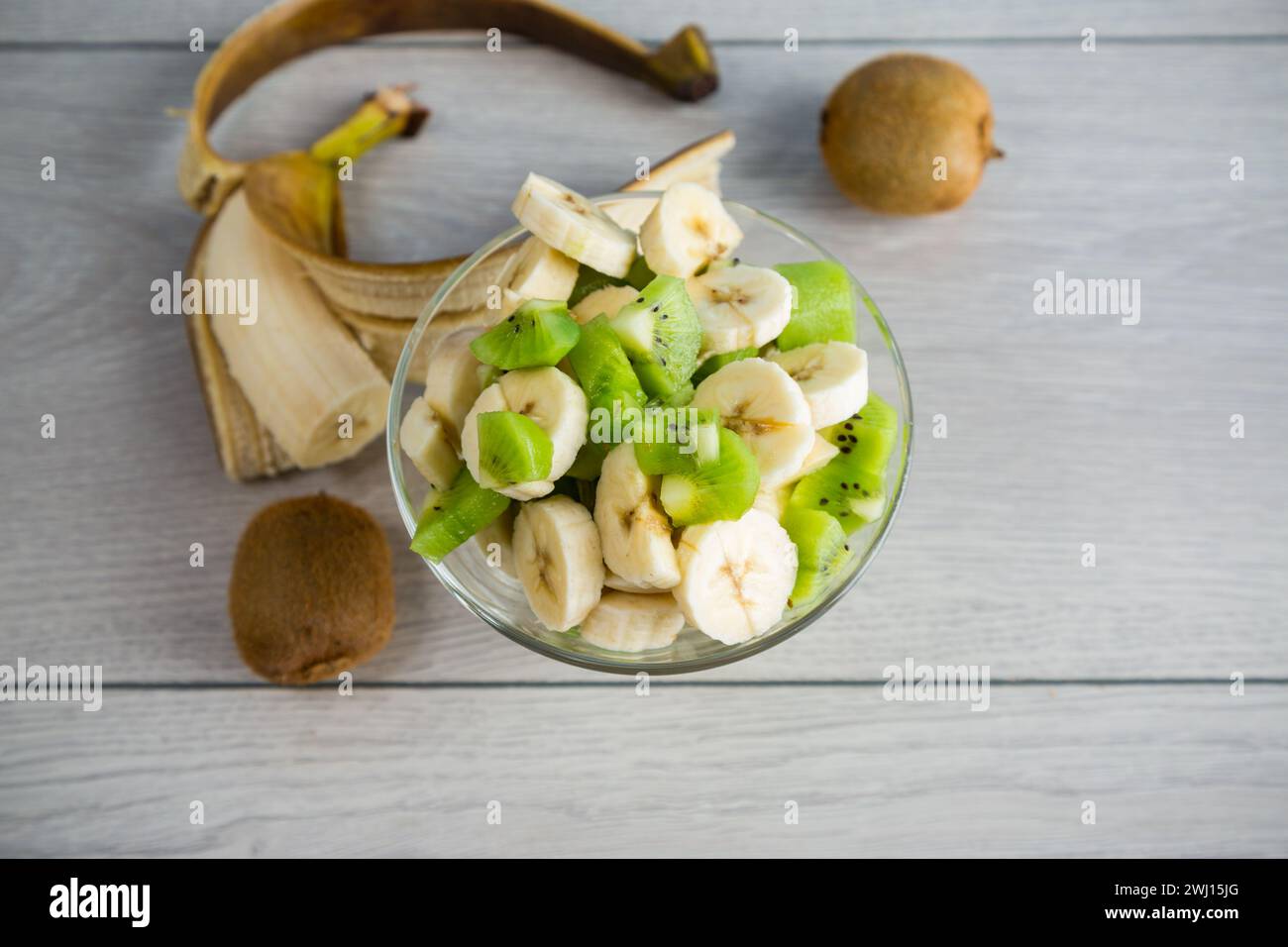 Fruit salad bananas kiwi hi-res stock photography and images - Alamy
