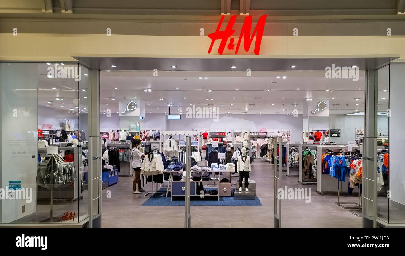 Hm store logo in mall hi res stock photography and images Alamy