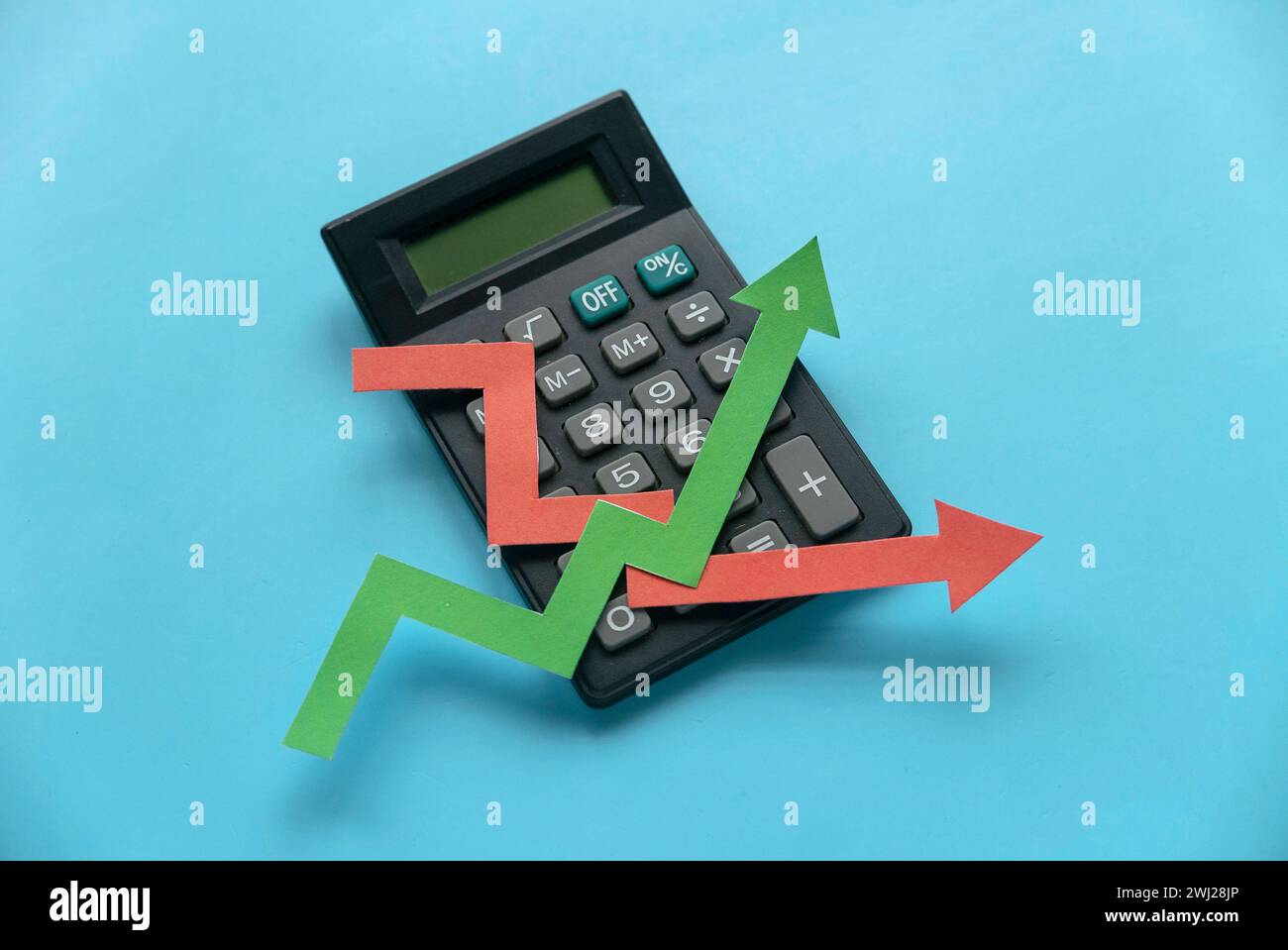 Red line graph on green hi-res stock photography and images - Alamy