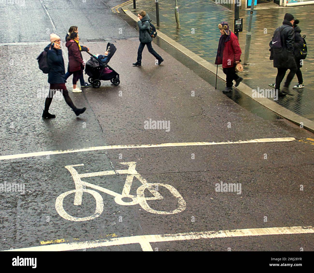 Glasgow, Scotland, UK. 12th February, 2024. UK Weather:  Cold start saw locals on the streets in the centre of the city. Potholes, traffic and crossings continue to plague the city.  Credit Gerard Ferry/Alamy Live News Stock Photo