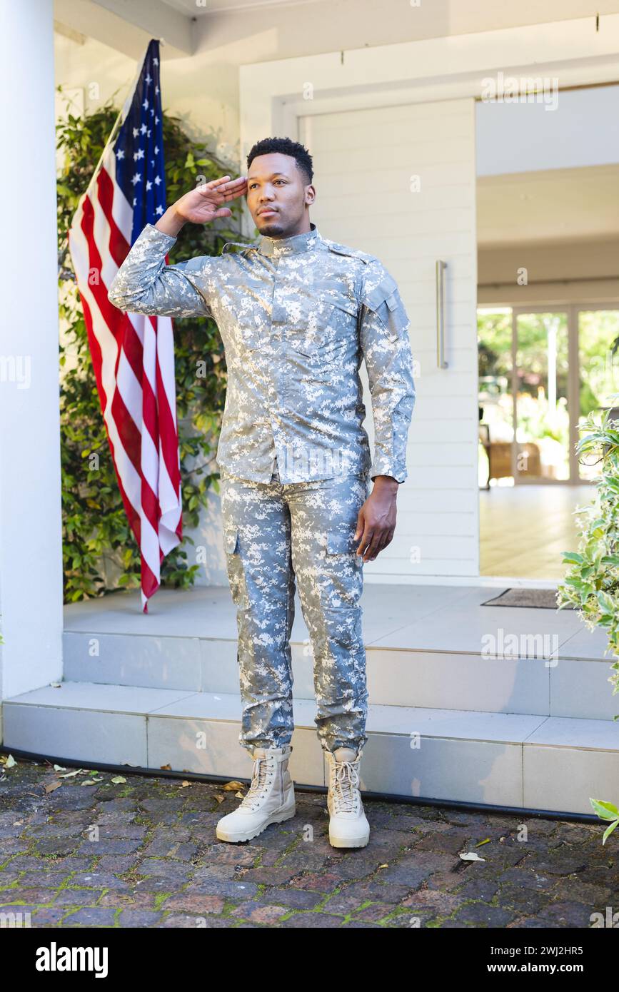 African soldier saluting hi-res stock photography and images - Alamy