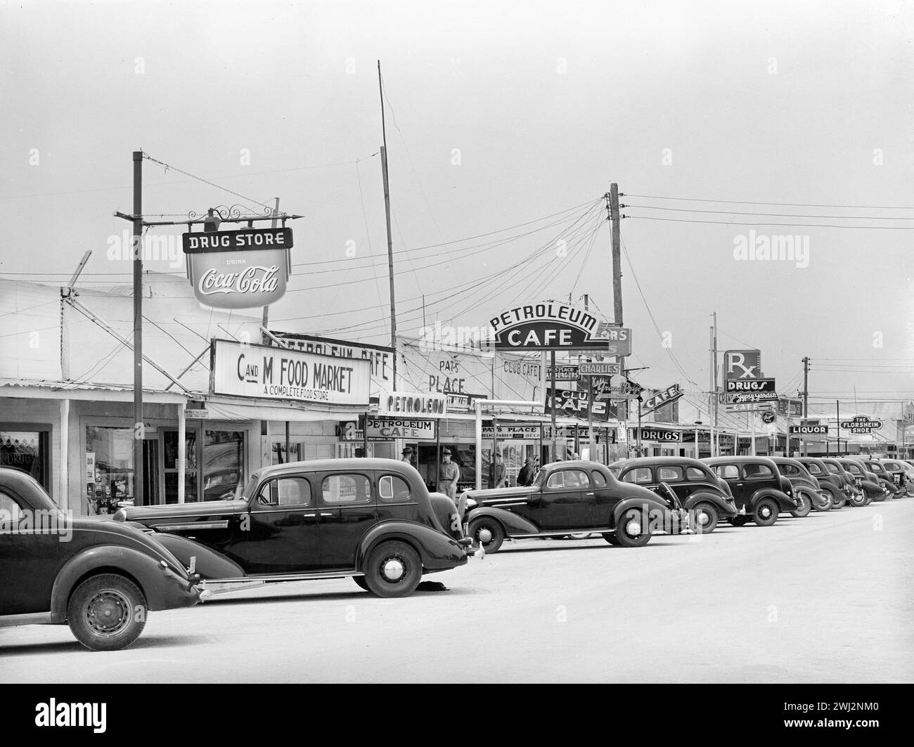 Main Street, Crane, Texas, USA, Russell Lee, U.S. Farm Security Administration, April 1939 Stock Photo