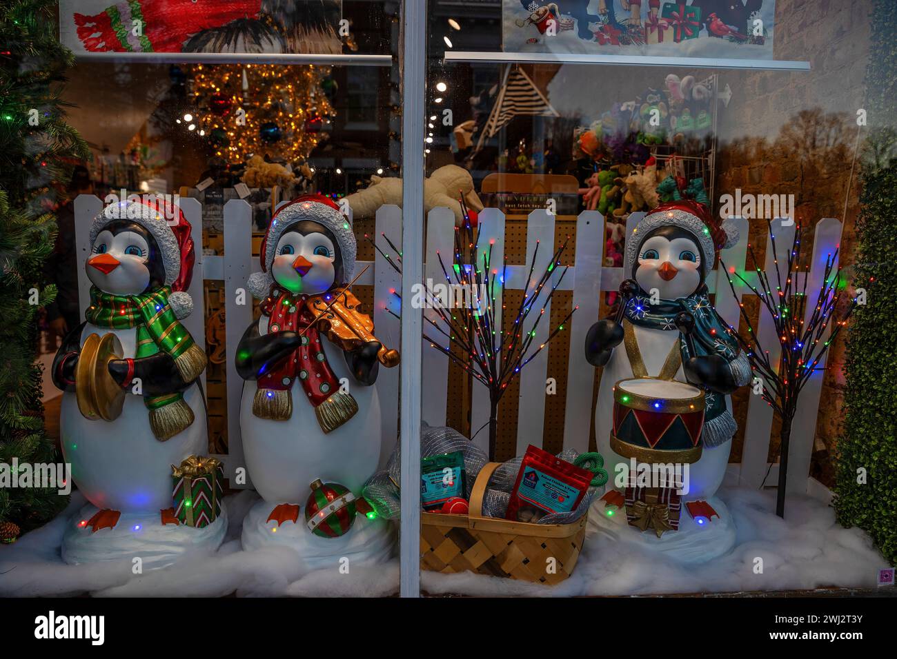 Christmas store window display hires stock photography and images Alamy