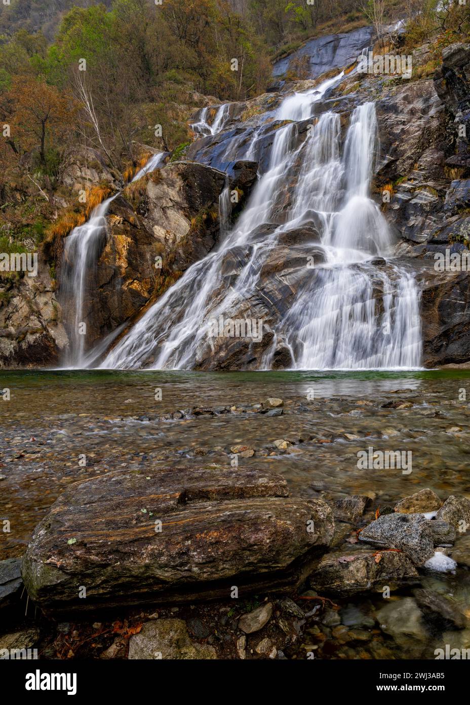 Vertical view of the Cascata delle Sponde waterfall near Someo in the Ticino in Switzerland Stock Photo