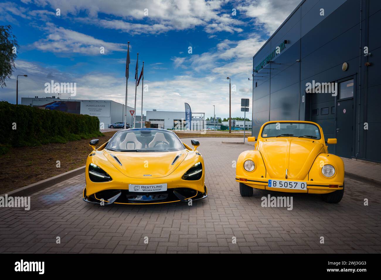 Yellow mclaren 765lt hi-res stock photography and images - Alamy