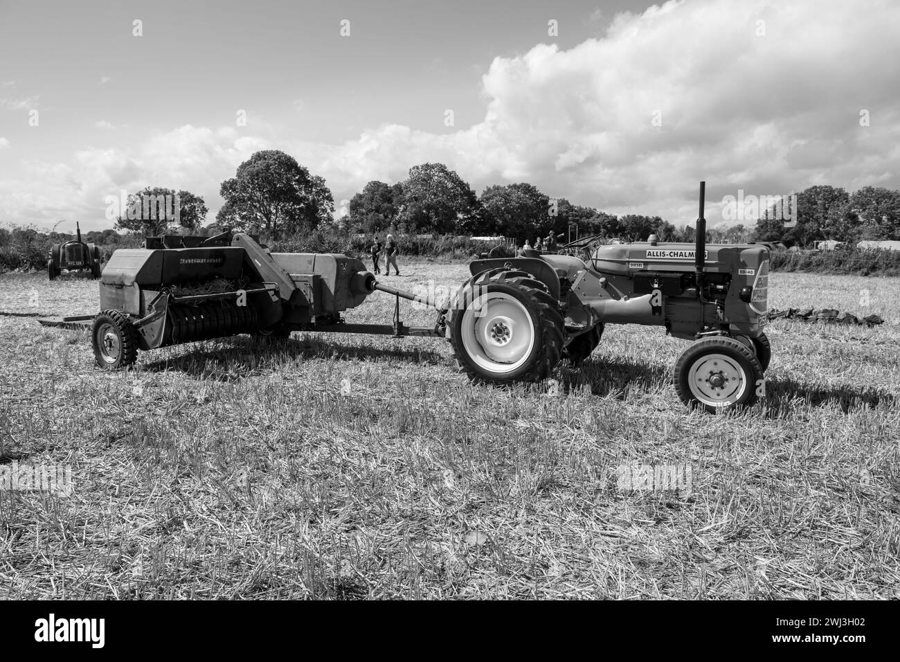 Drayton.Somerset.United kingdom.August 19th 2023.A restored Allis Chalmers ED-40 is on hooked up to a square bailer at a Yesterdays Farming event Stock Photo