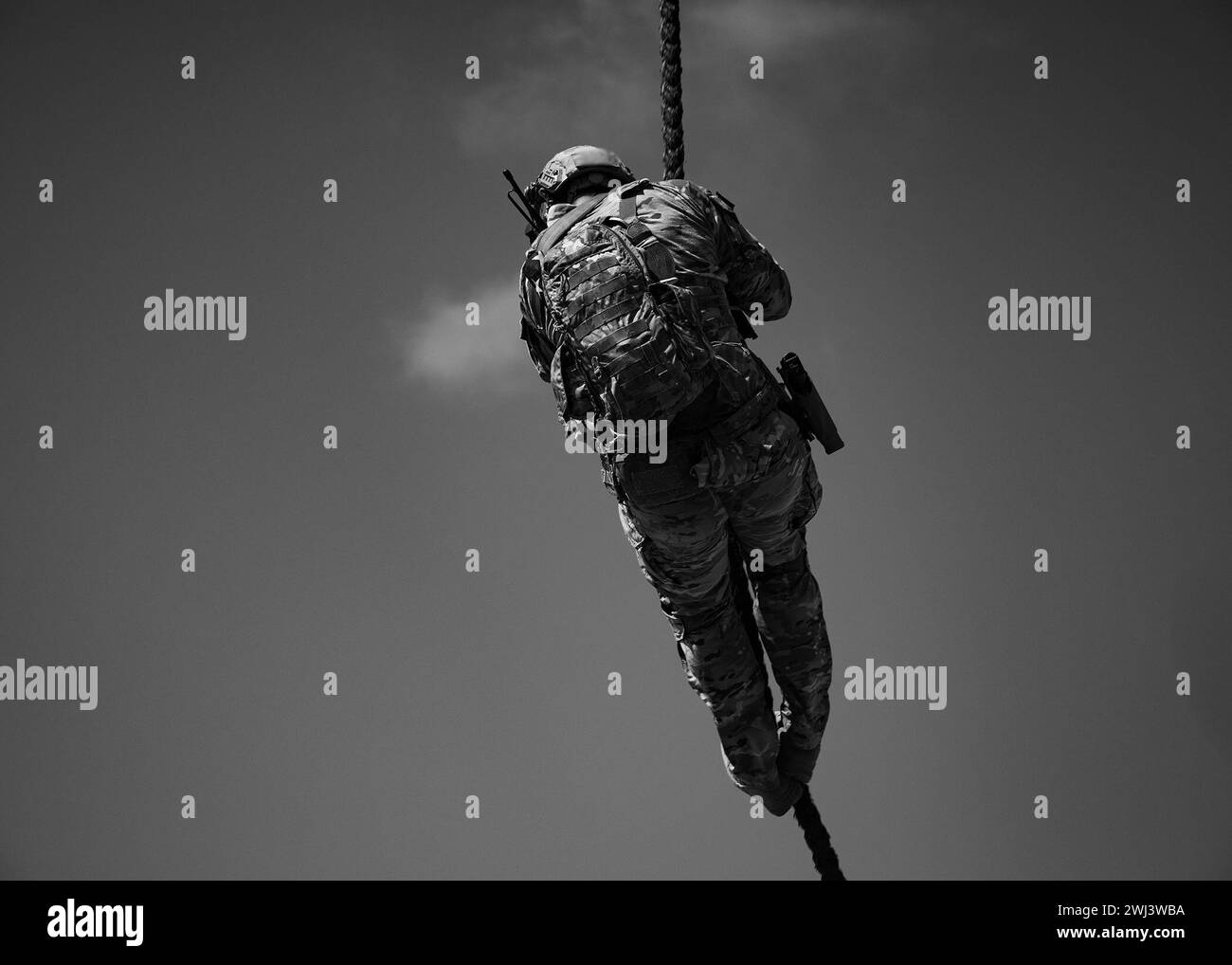 Exercise soldier rope hi res stock photography and images Alamy