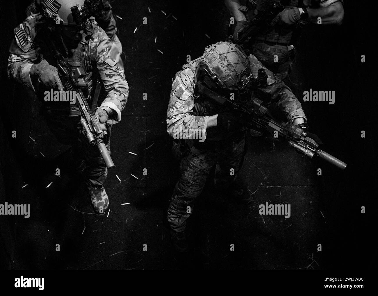 Soldiers clearing hi-res stock photography and images - Page