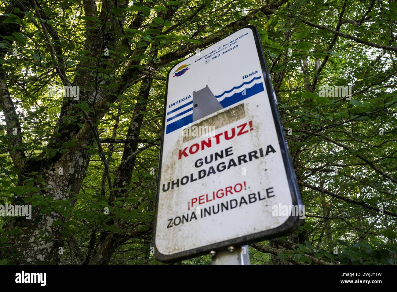 Warning sign in Basque and Spanish Stock Photo - Alamy
