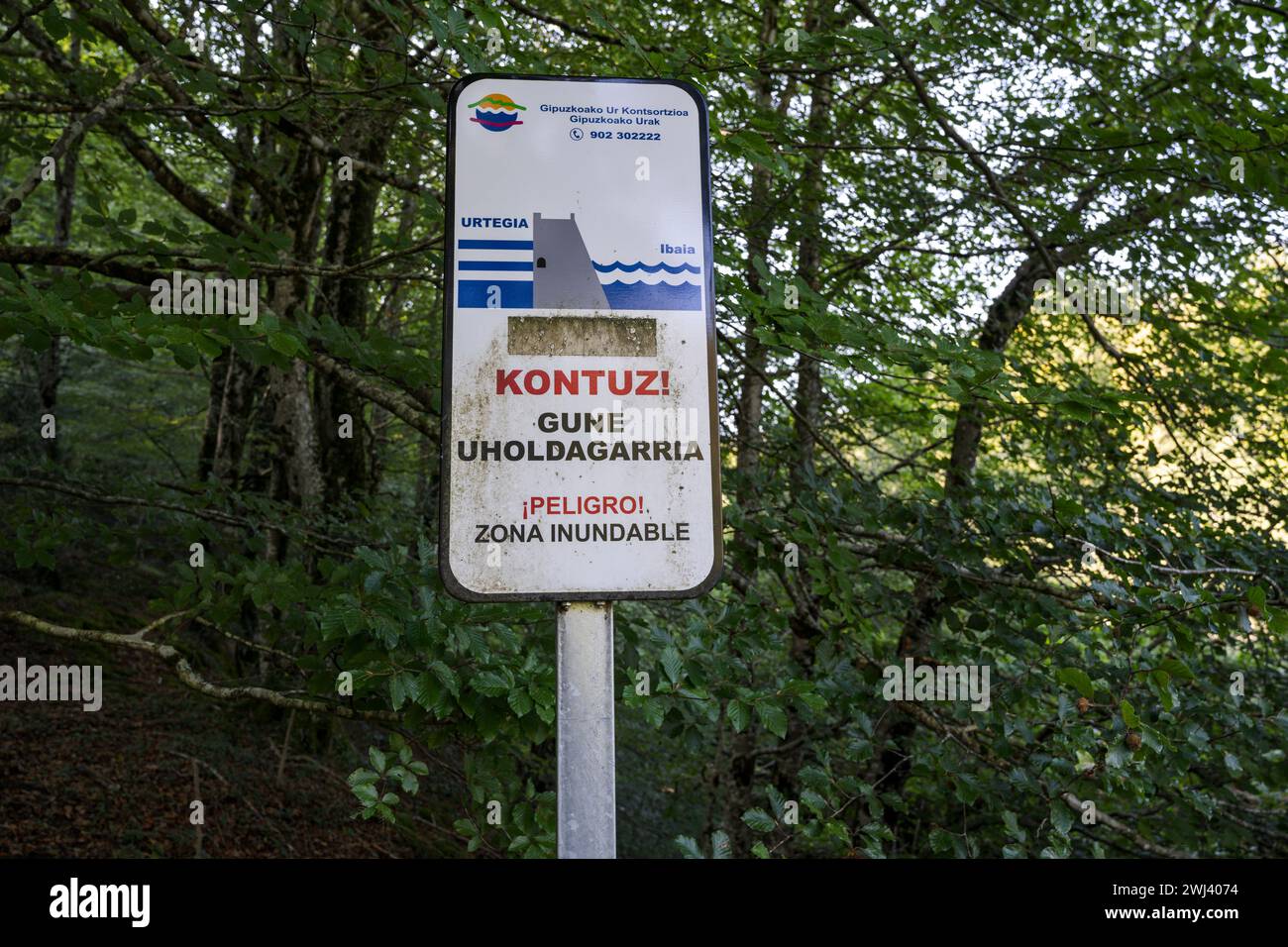Basque Signage Warning sign in Basque and Spanish Stock Photo - Alamy
