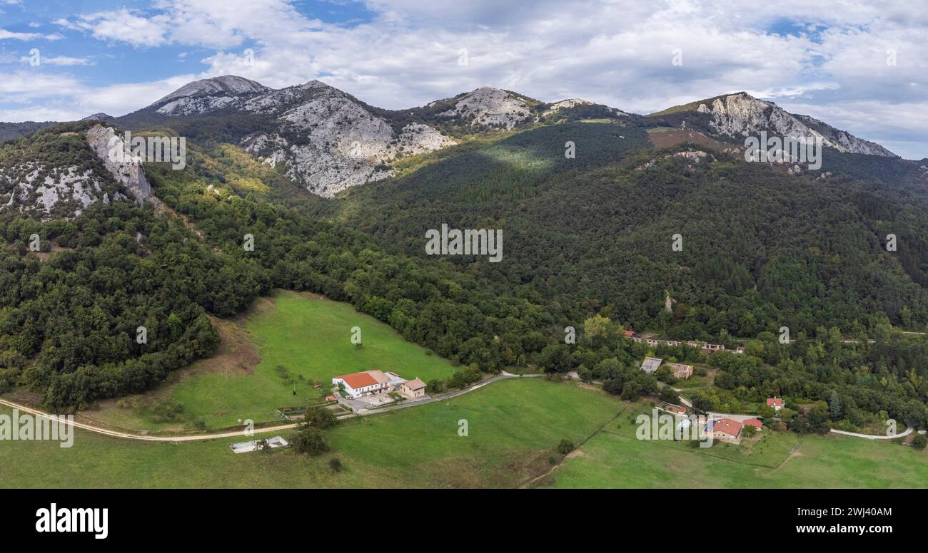 Aizkorri mountain range hires stock photography and images Alamy
