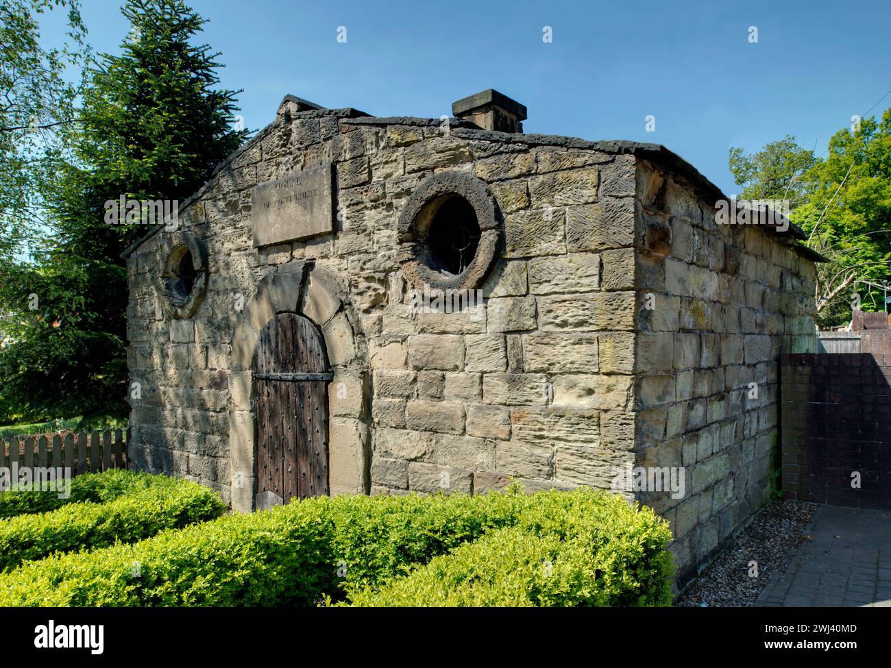 Village lock-ups.  Alfreton, Derbyshire, built in 1820, with 2 cells and known as 'The House of Confinement' Stock Photo