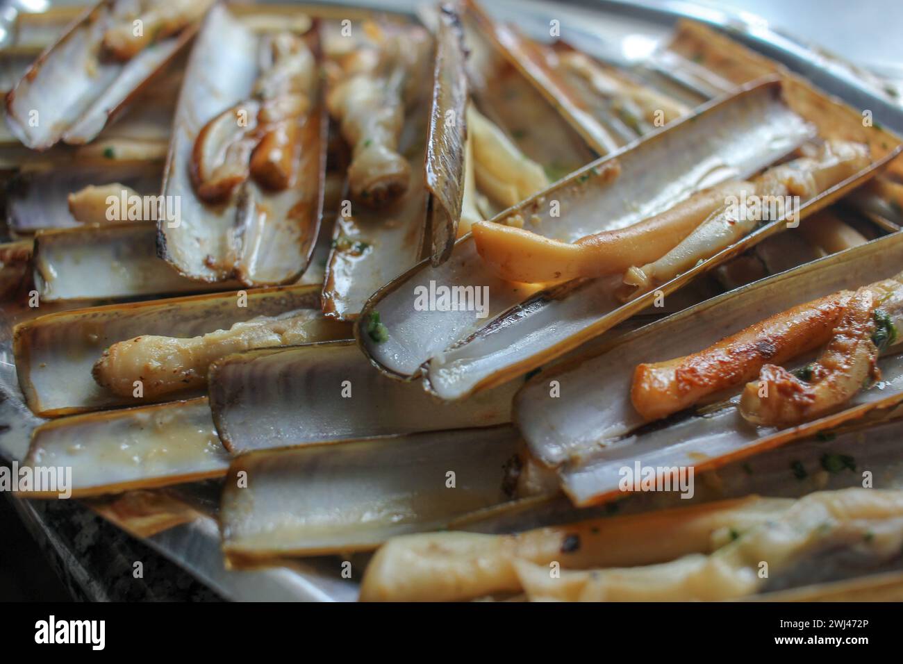 Razor clams restaurant hi-res stock photography and images - Alamy