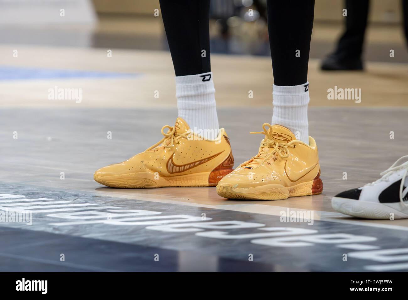 Basketball player wears Nike LeBron 21 Melo Melo basketball shoes (2023