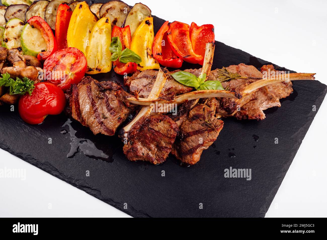 Lamb chops mushrooms grilled hi-res stock photography and images - Alamy