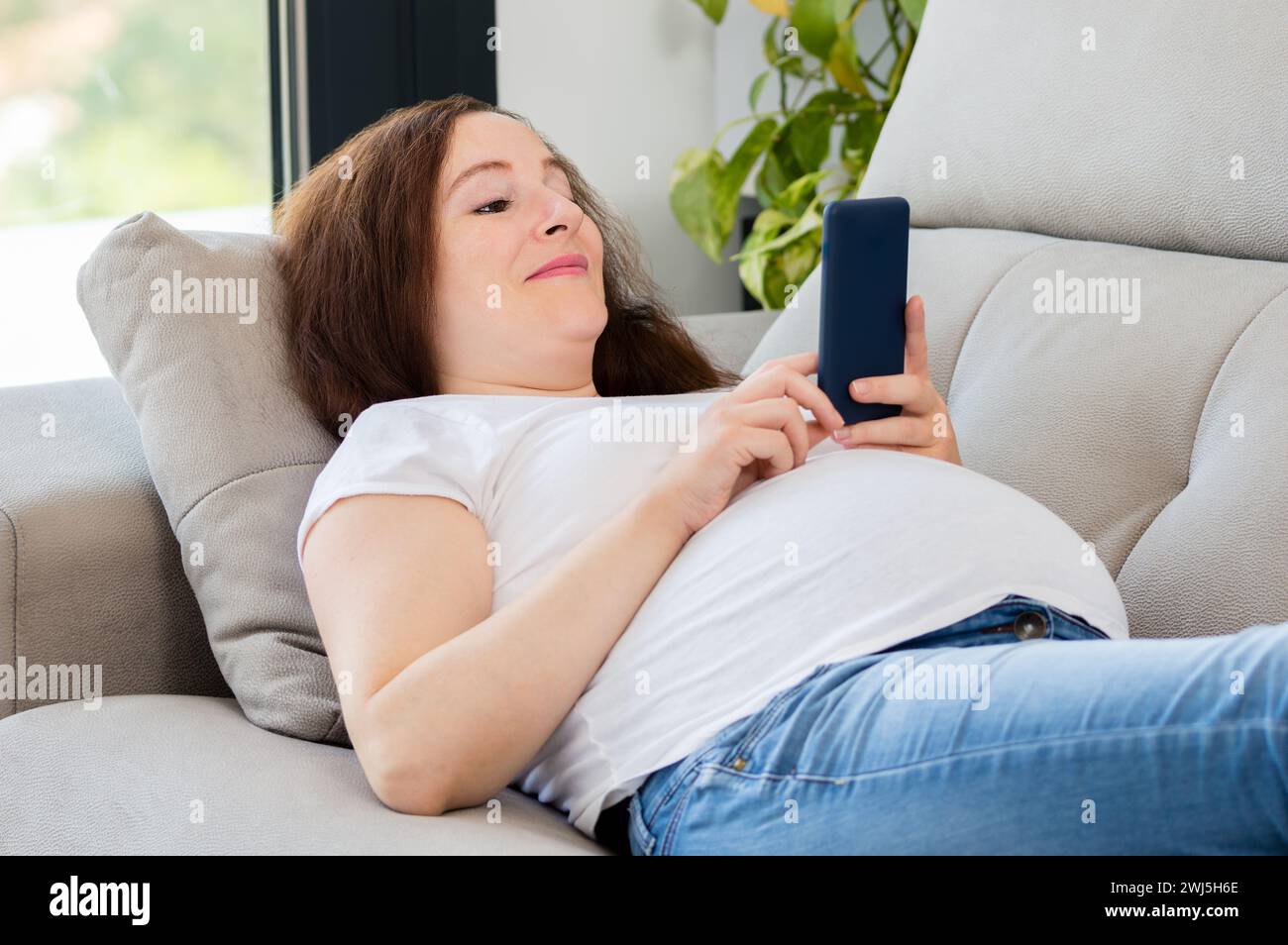 Home texting hi-res stock photography and images - Alamy