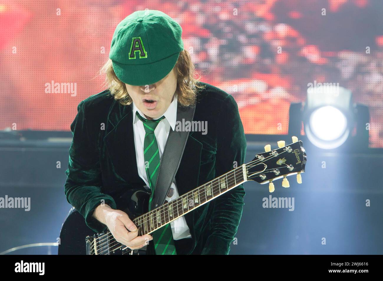 Die australische Rockband AC/DC mit Sänger Brian Johnson 67, mit Mütze und Gitarrist Angus Young