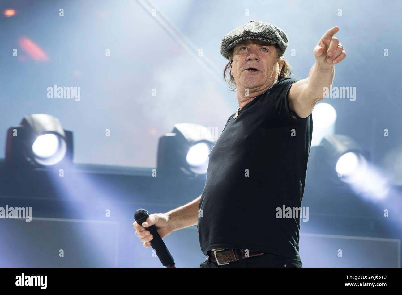 Die australische Rockband AC/DC mit Sänger Brian Johnson 67, mit Mütze ...