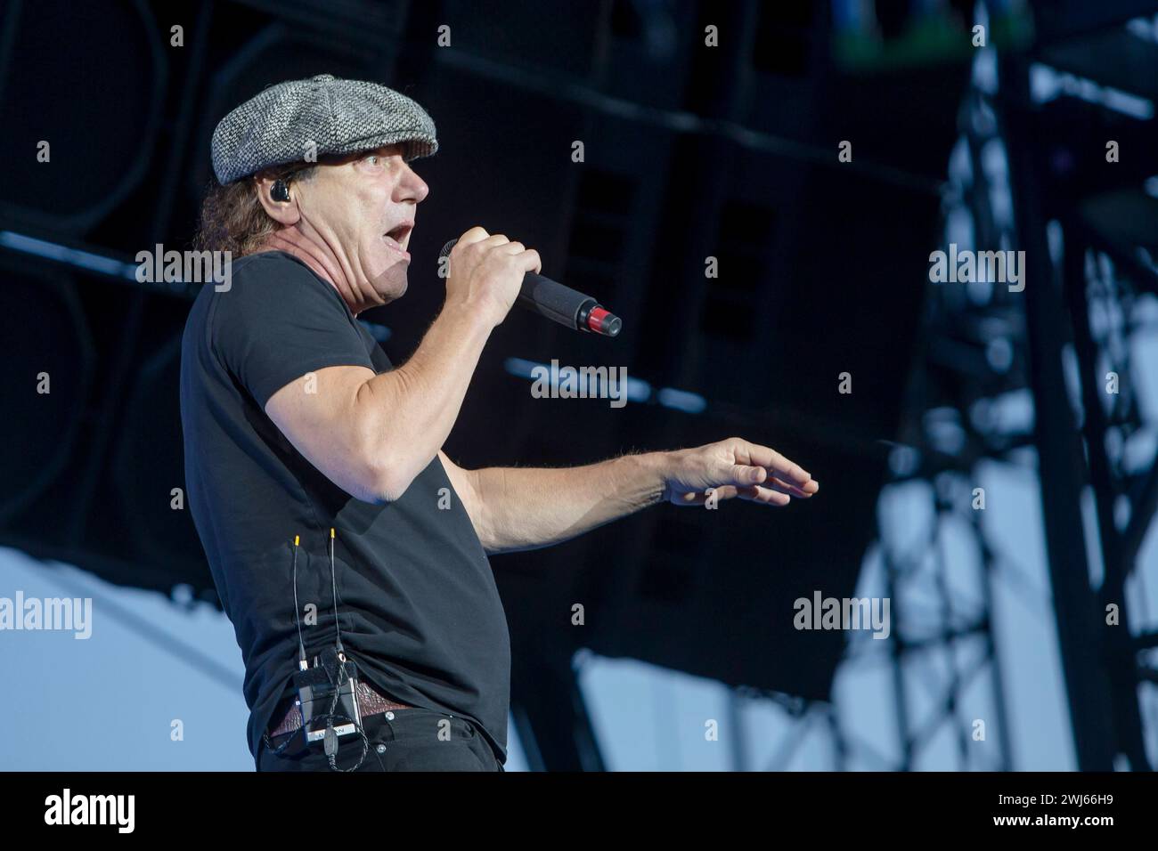 Die australische Rockband AC/DC mit Sänger Brian Johnson 67, mit Mütze ...