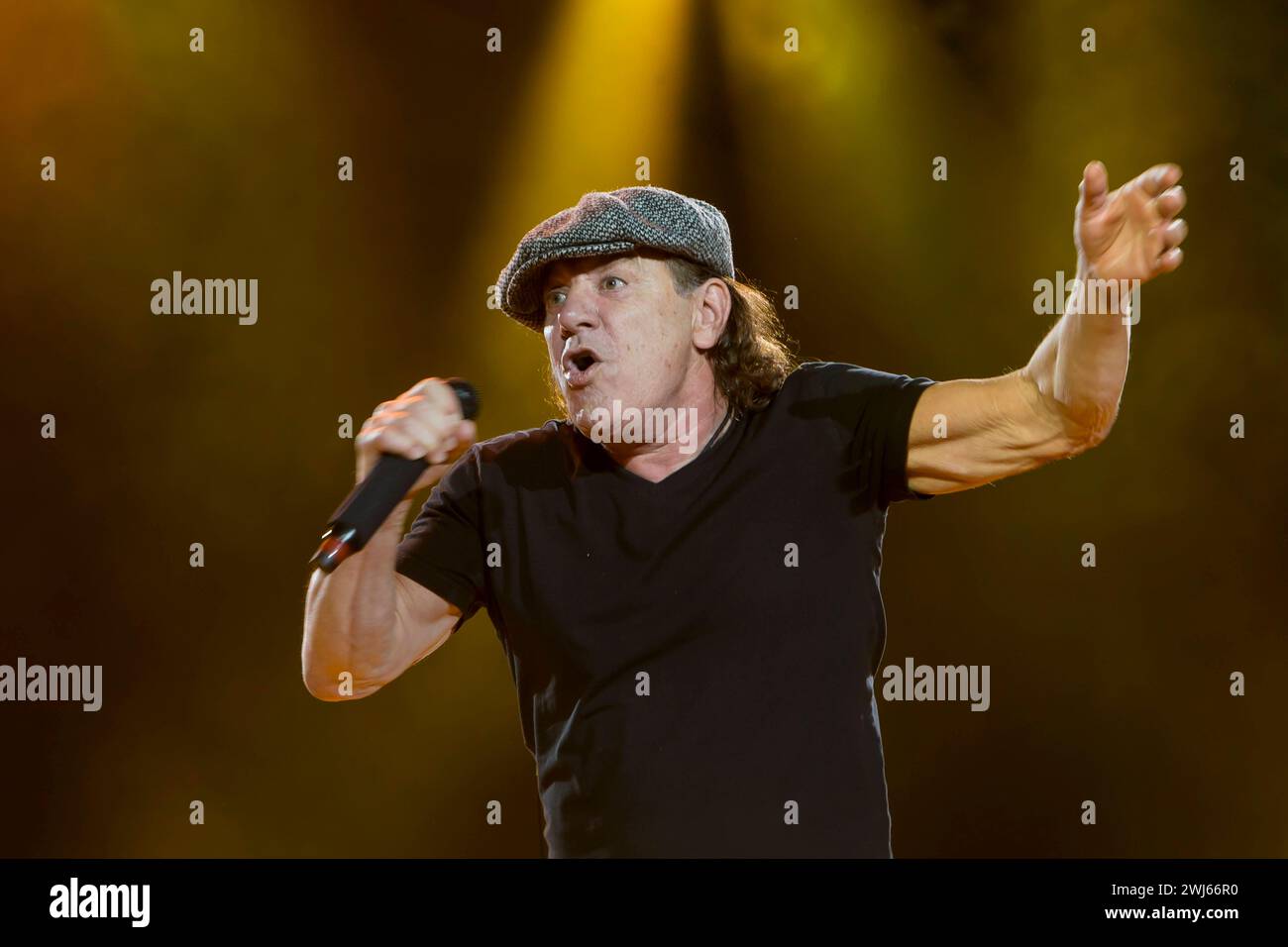 Die australische Rockband AC/DC mit Sänger Brian Johnson 67, mit Mütze und Gitarrist Angus Young