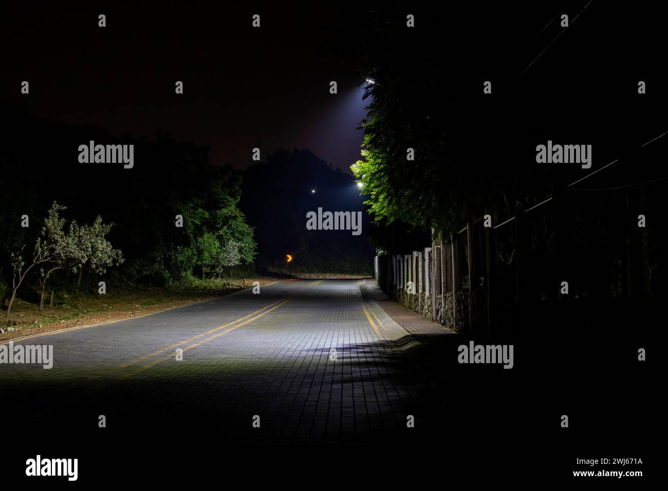 quiet empty night road Stock Photo - Alamy