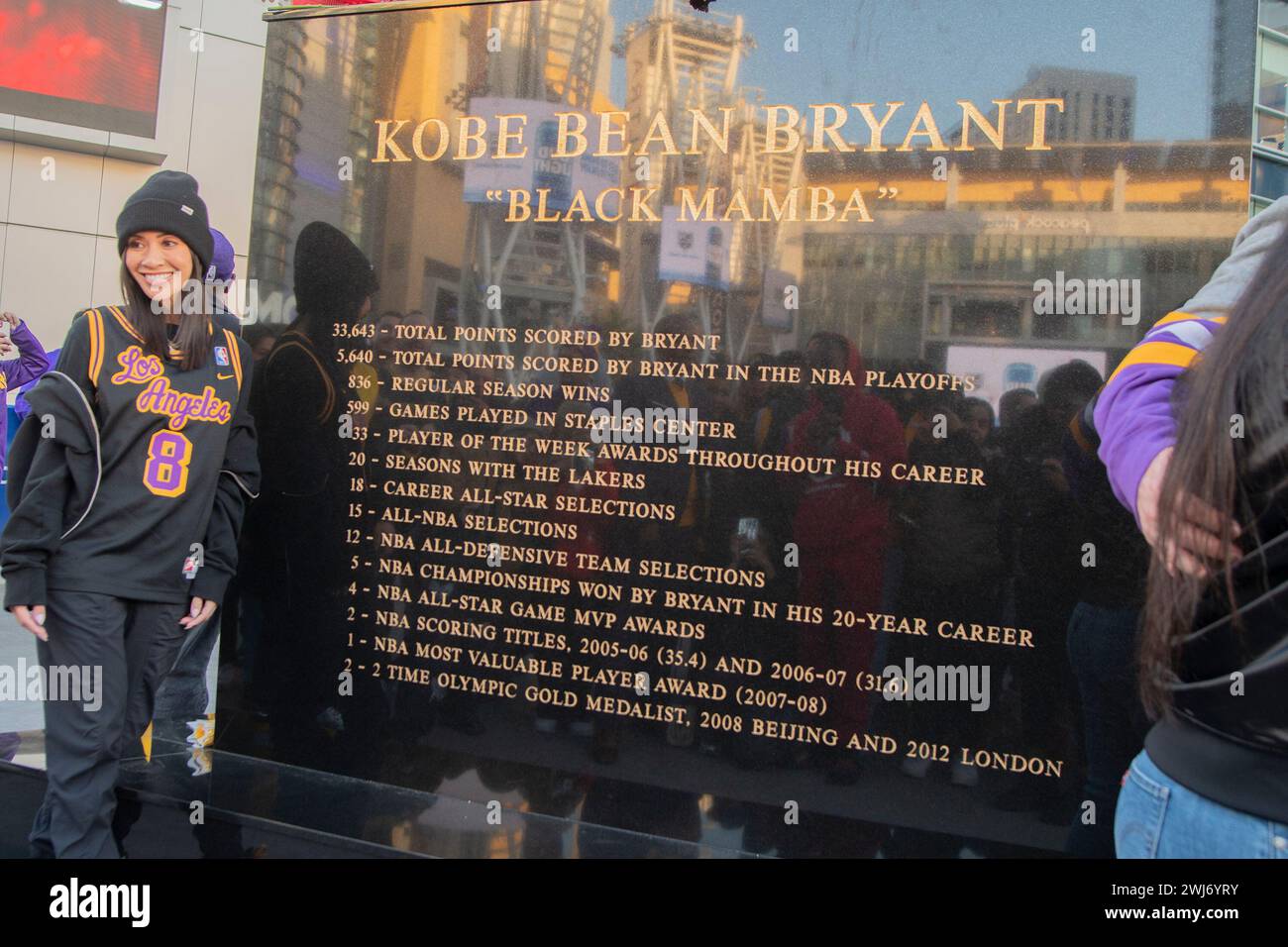 Kobe bryant statue hi-res stock photography and images - Alamy