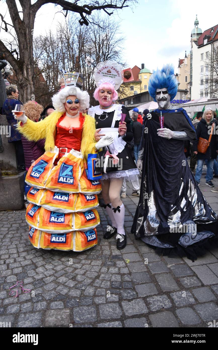  Faschings Besucher Muenchen 13.02.2024 Viktualiennmarkt Muenchen Motiv 
