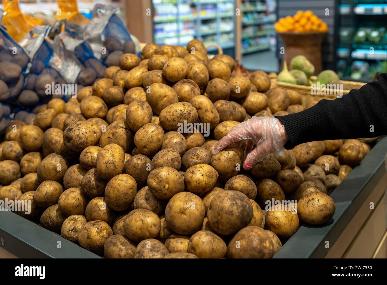 Potato store hi-res stock photography and images - Alamy
