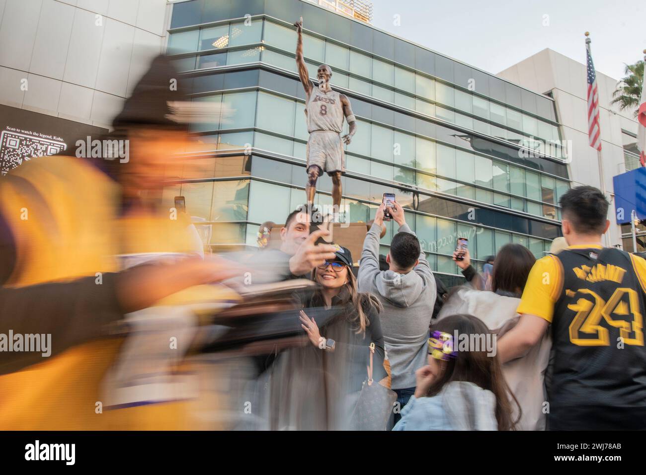 Kobe bryant statue hi-res stock photography and images - Alamy