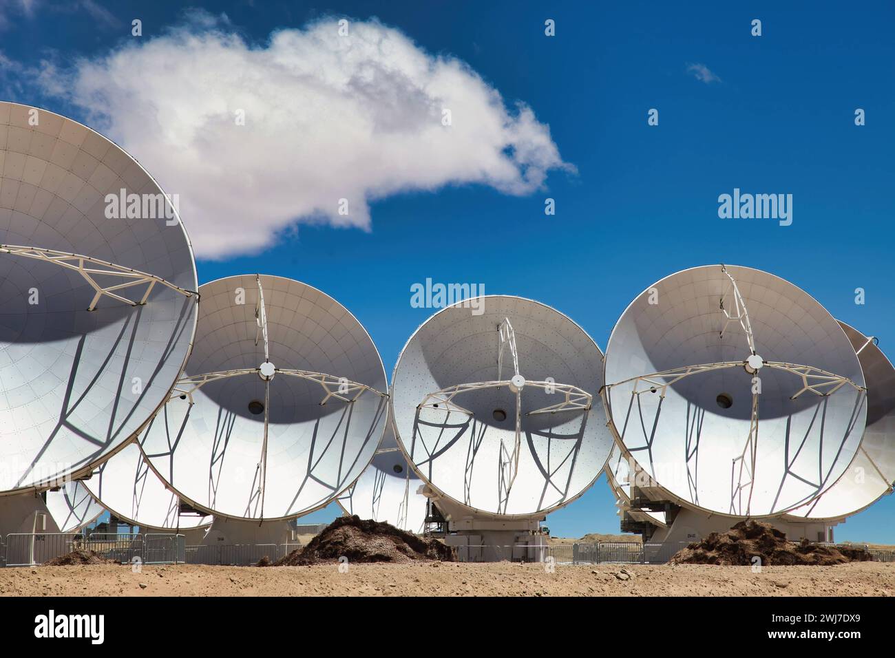 Radio telescope array ALMA in the atacama desert, Chile ALMA radio telescope array on Chajnantor plateau Chile *** Radioteleskop-Anordnung ALMA in der Stock Photo