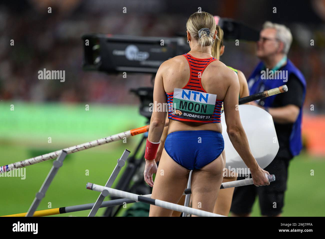 Katie MOON participating in the Pole Vault at the World Athletics ...
