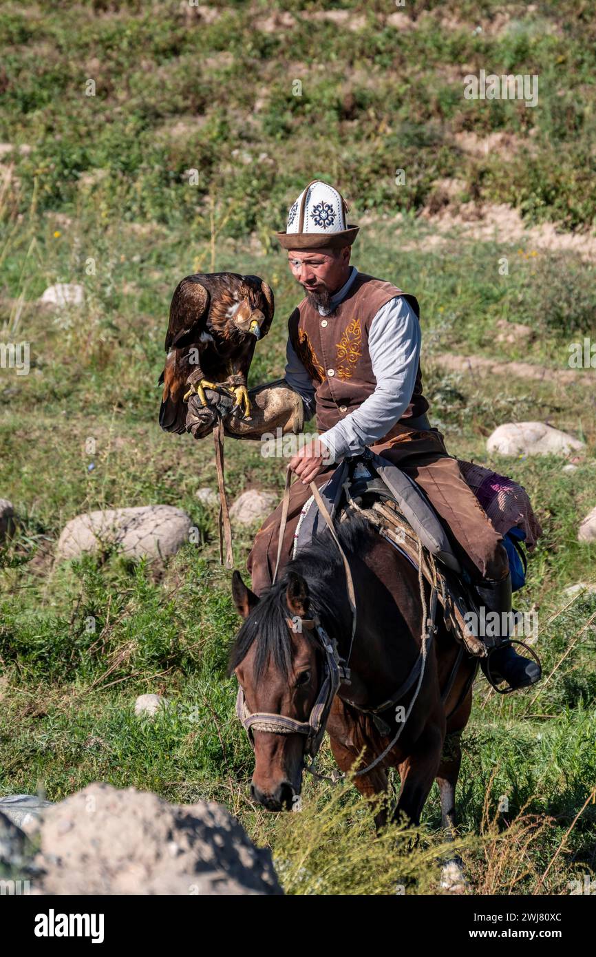 Traditional Kyrgyz eagle hunter, near Kysyl-Suu, Kyrgyzstan Stock Photo
