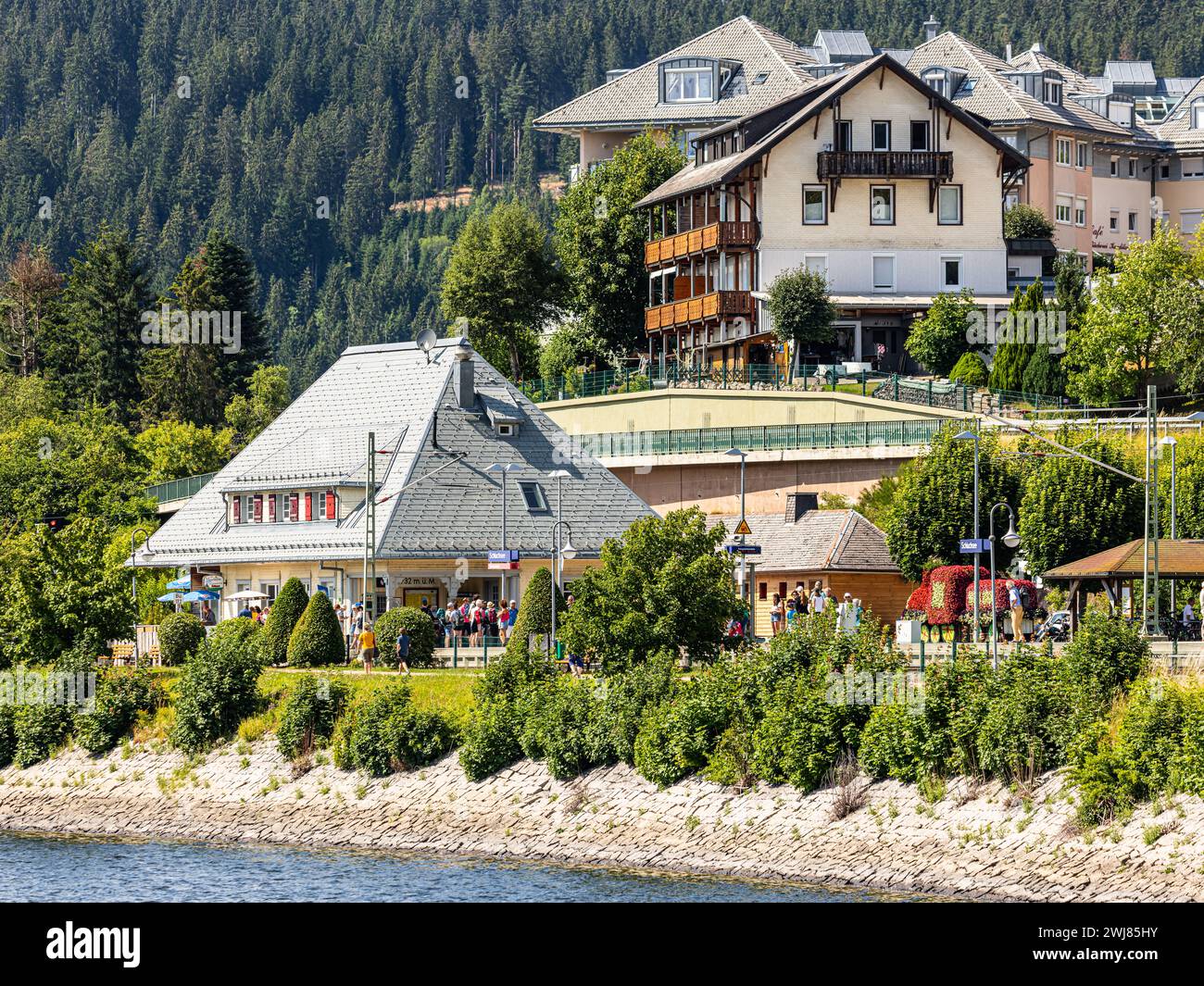 Blick auf den Bahnhof Schluchsee im Hochschwarzwald. (Schluchsee, Deutschland, 16.07.2023) Stock Photo