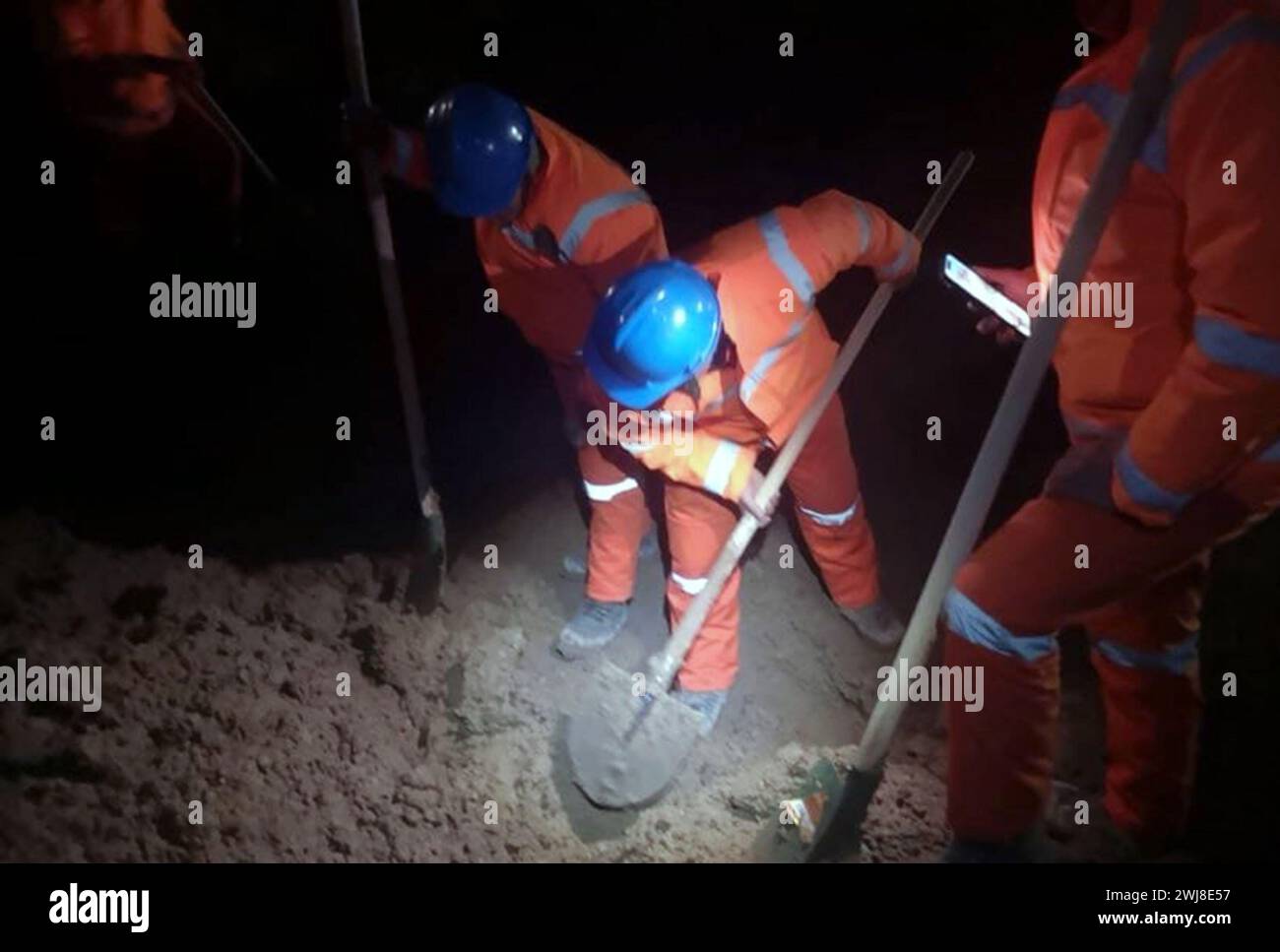 Erzincan, T?Rkiye. 13th Feb, 2024. Rescuers work at the scene of a landslide in a gold mine area in the Ilic district of Erzincan Province, T¨¹rkiye, on Feb. 13, 2024. At least nine workers were believed to be trapped in a landslide in a gold mine area on Tuesday in the Ilic district, local NTV reported, citing local authorities. Credit: Mustafa Kaya/Xinhua/Alamy Live News Stock Photo