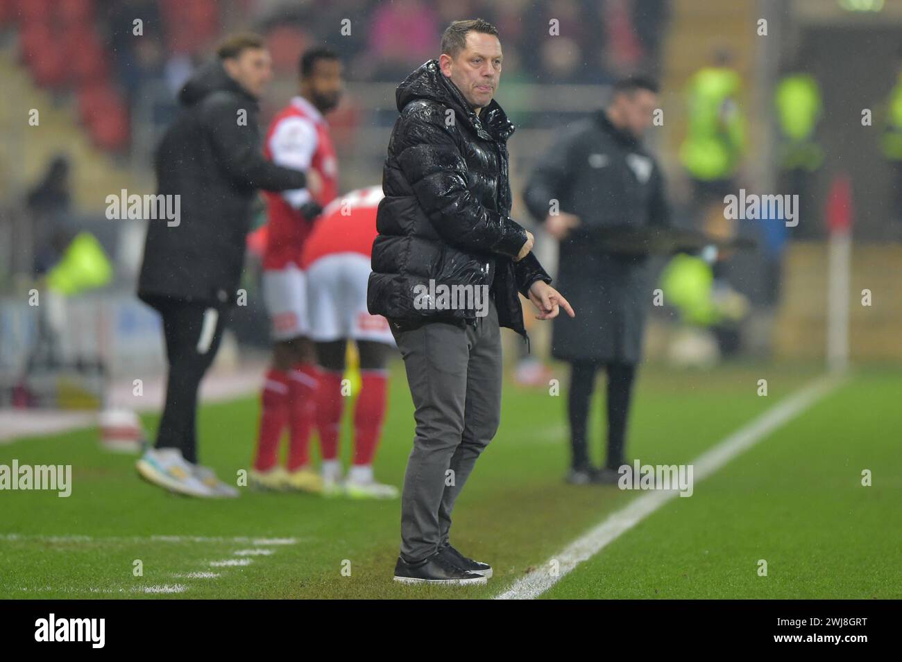Leam Richardson manager of Rotherham United gives instructions during ...