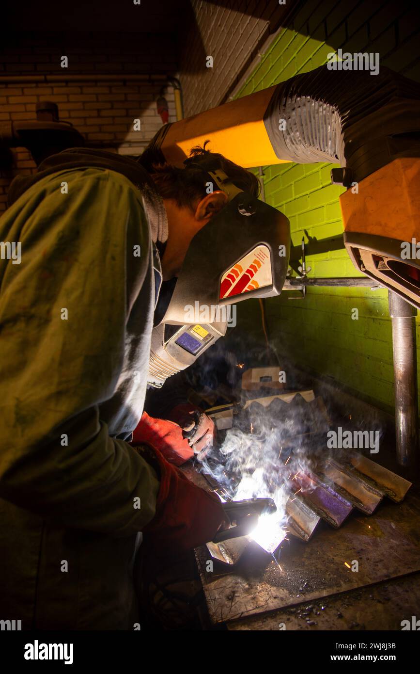 Man welding metal part hi-res stock photography and images - Alamy