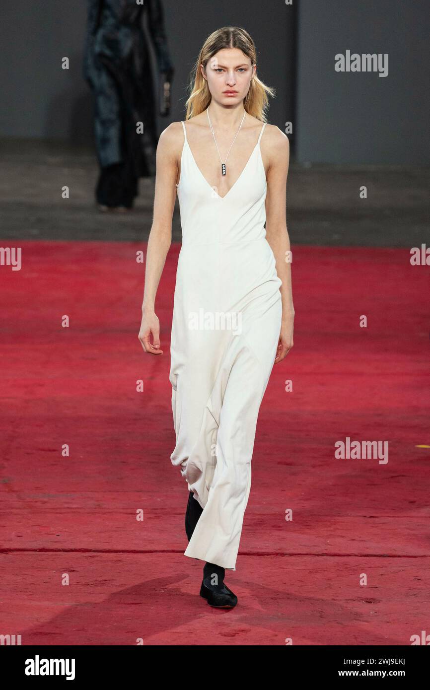 Nueva York, Vereinigte Staaten. 13th Feb, 2024. GABRIELA HEARST Fall/Winter 2024 runway during New York Fashion Week on February 2024 - New York; US 13/02/2024 Credit: dpa/Alamy Live News Stock Photo