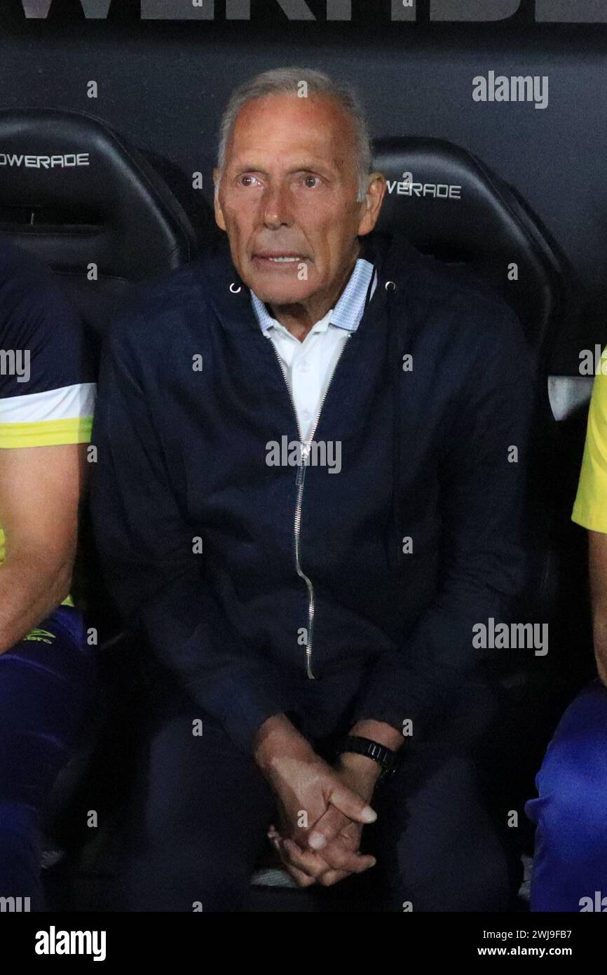 Buenos Aires, Argentina. 13th Feb, 2024. Miguel Angel Russo coach of Rosario Central during the match of 5th round of Argentina´s Liga Profesional de Fútbol at Ricardo Bochini Stadium ( Credit: Néstor J. Beremblum/Alamy Live News Stock Photo
