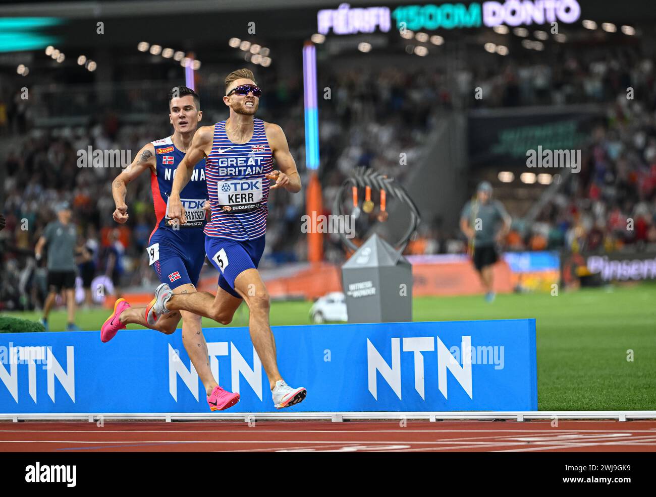 Josh KERR winning in the 1500 meters at the World Athletics