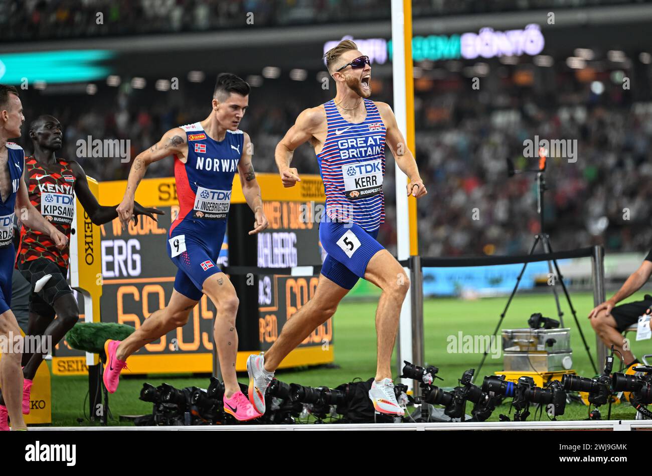 Josh KERR winning in the 1500 meters at the World Athletics