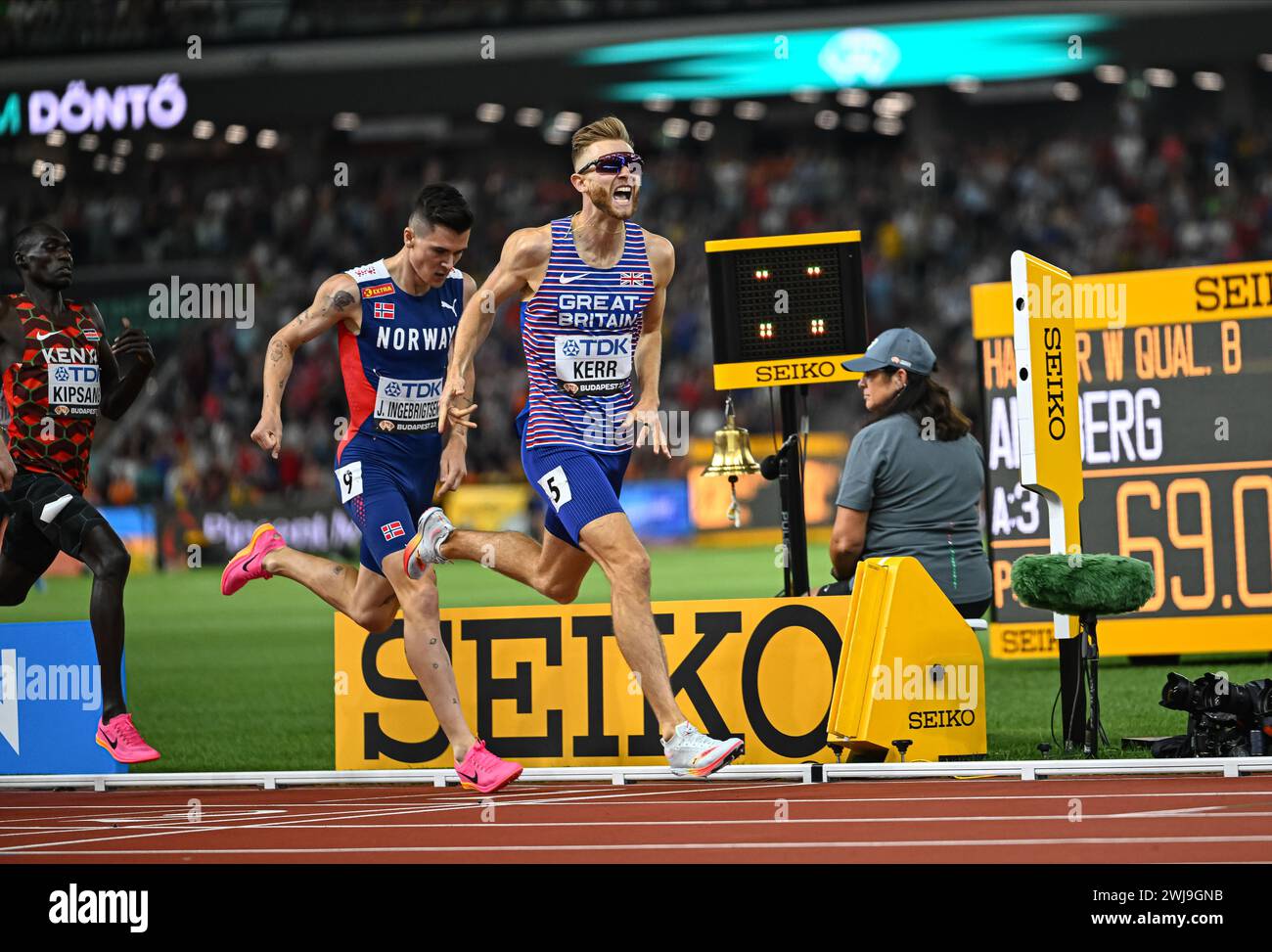 Josh KERR winning in the 1500 meters at the World Athletics
