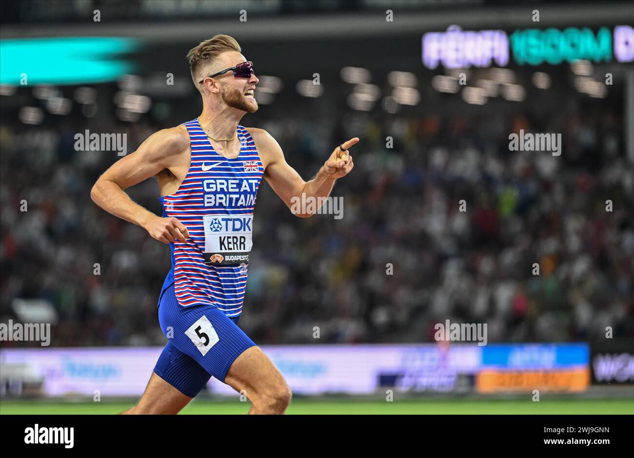 Josh KERR winning in the 1500 meters at the World Athletics