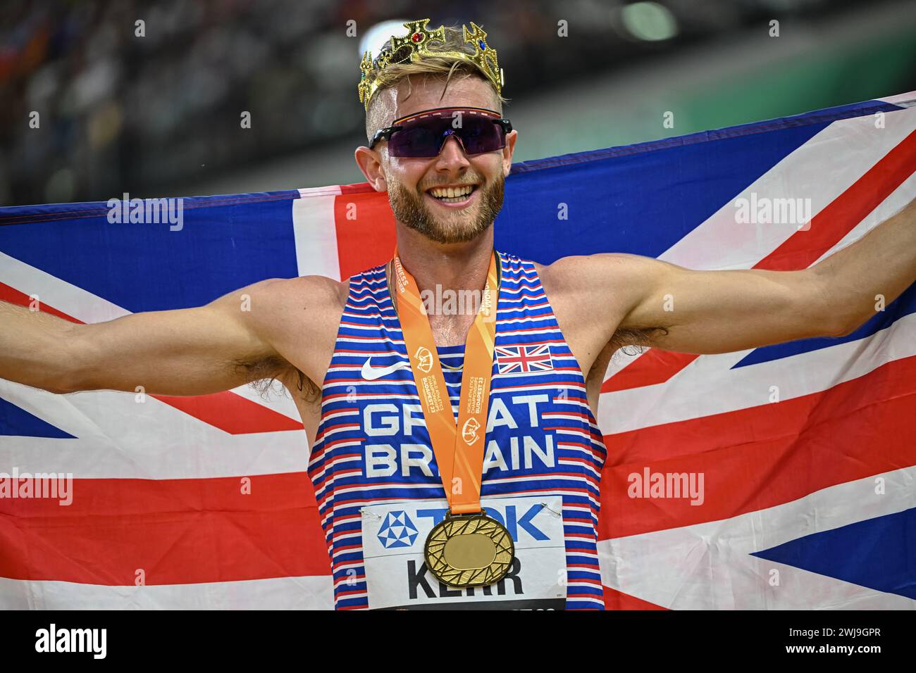 Josh KERR celebrating his medal with the flag in the Budapest 2023