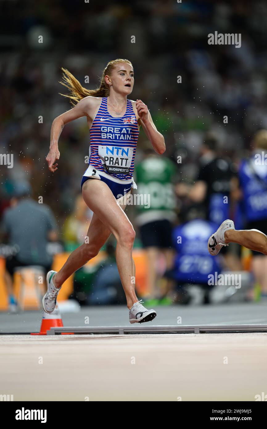 Aimee PRATT participating in the 3000 METRES STEEPLECHASE at the World