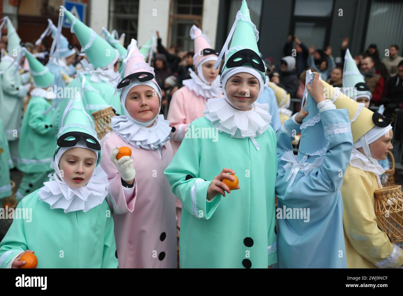 binche-belgium-13th-feb-2024-children-wearing-costumes-of-pierrot