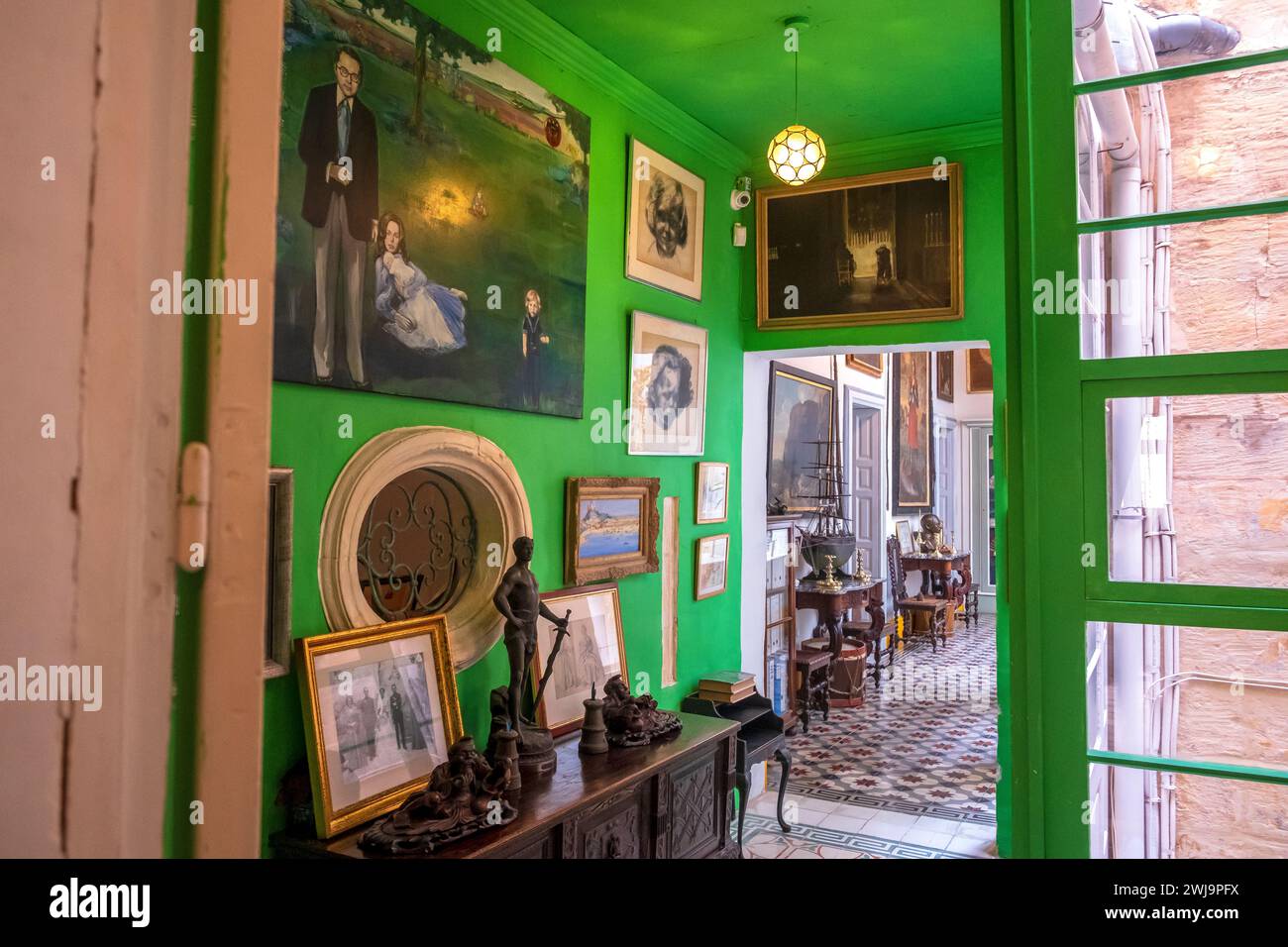 Green room inside the Casa Rocca Piccola, a 16th-century house in Valletta, Malta Stock Photo