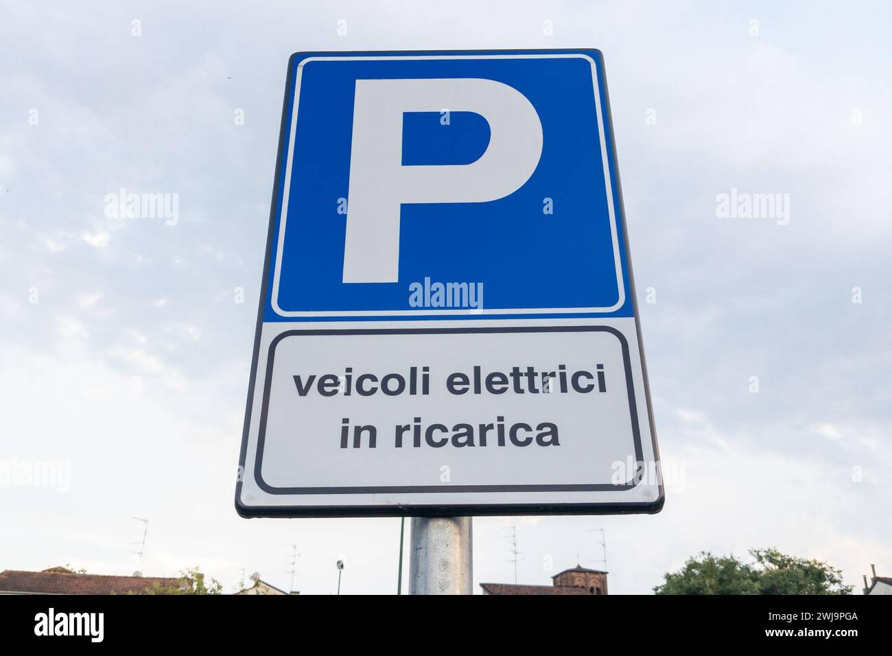 parking veicoli elettrici in ricarica italian text sign means parking of electric vehicles charging ev Station Signage Park lot for electric car in ch Stock Photo