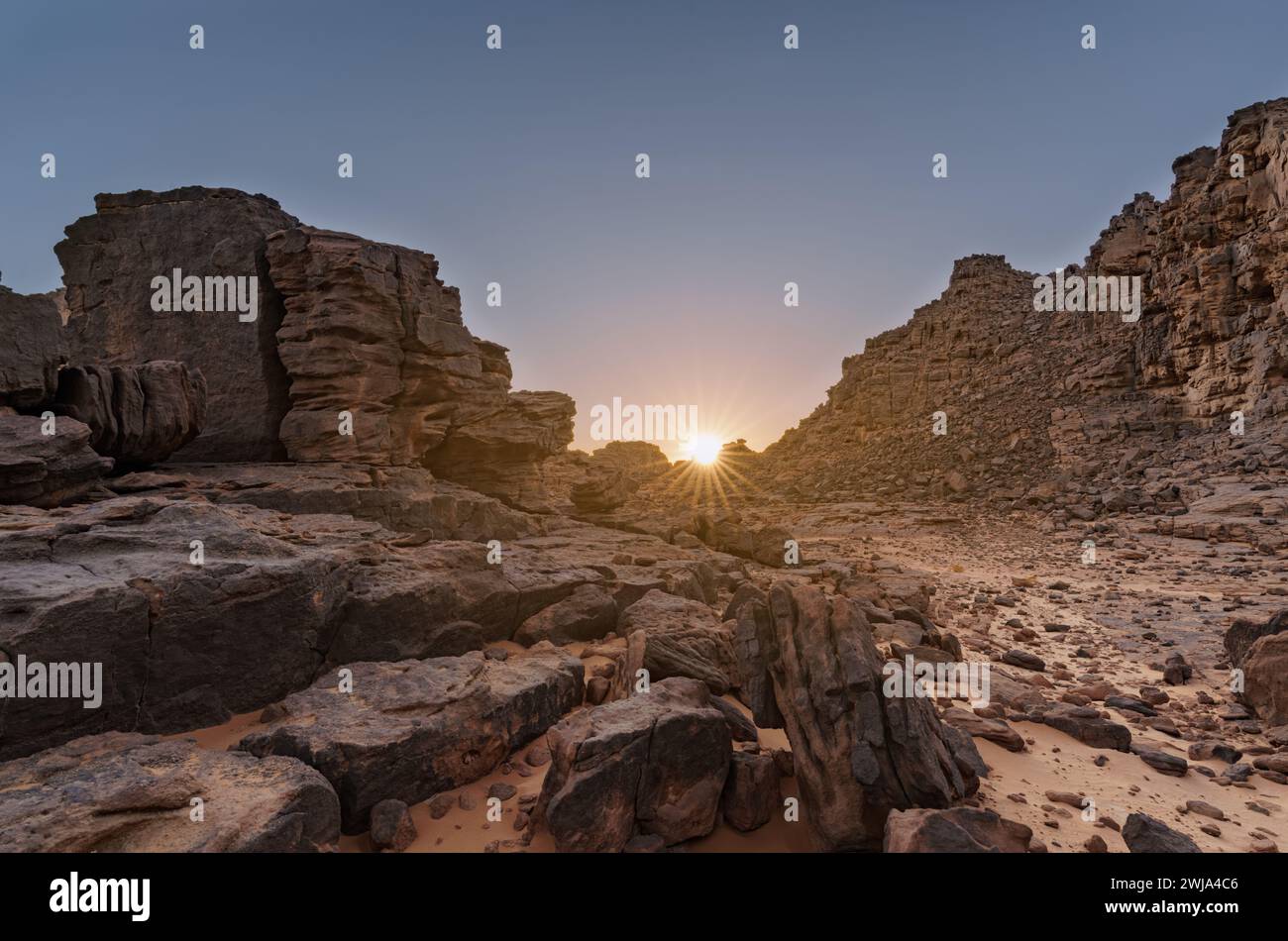 Sun Rays Behind Rocks Sun behind rocks hi-res stock photography and images - Alamy
